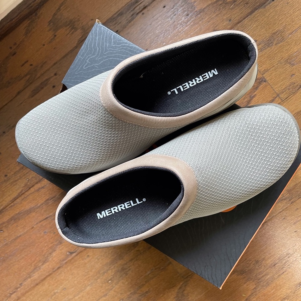 Merrell - New with Box!  Womens 8.5 Encore Breeze. Comfort & support!